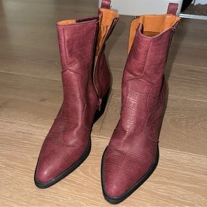 Super cute cowboy ankle boots red